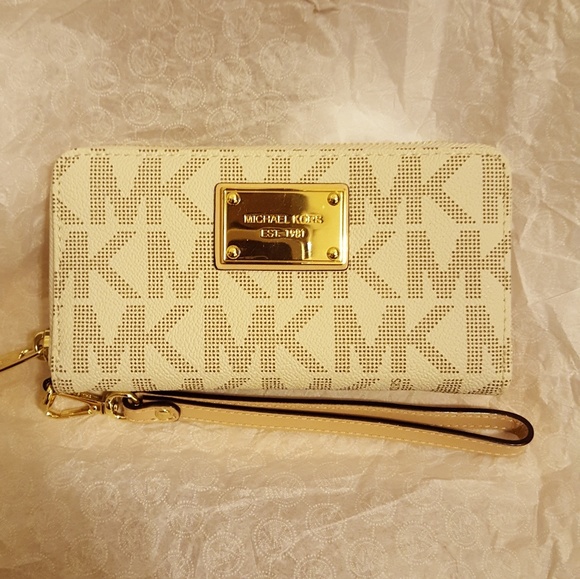 Michael Kors Accessories - Michael Kors Signature Wristlet (BRAND NEW)